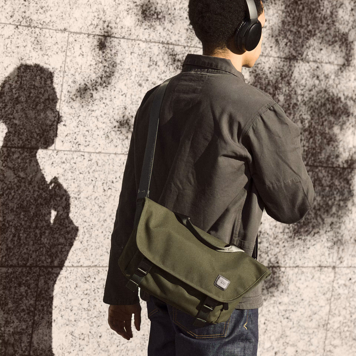 Bellroy Classic Messenger Gaming Edition . Olive