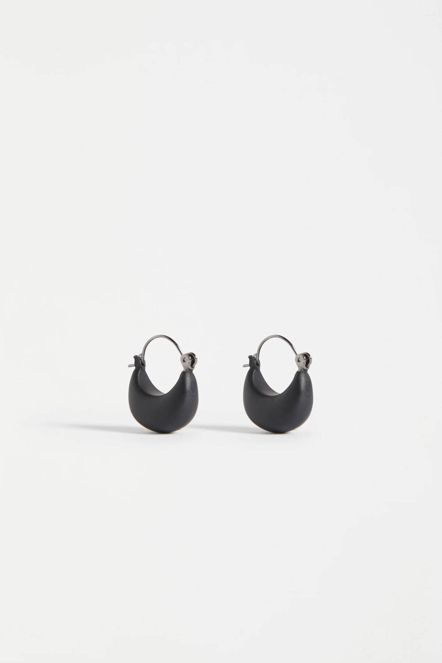 Earrings . Ellik Short Hoop . Black