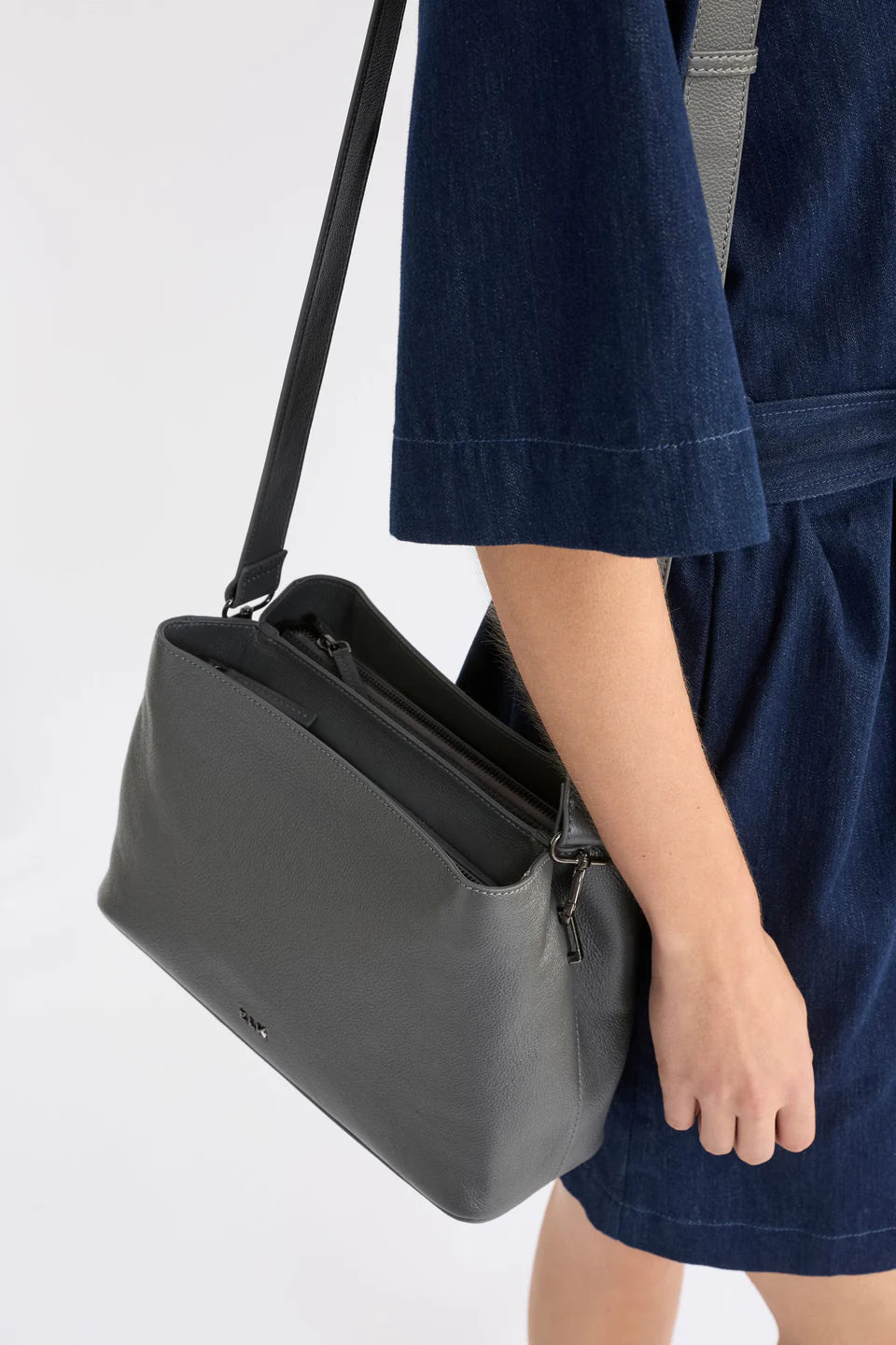 Niv Bag . Dark Grey
