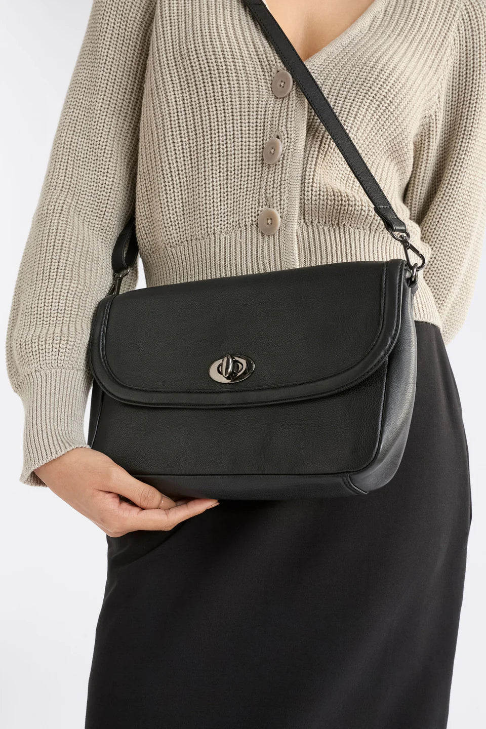Unden Crossbody Bag . Black