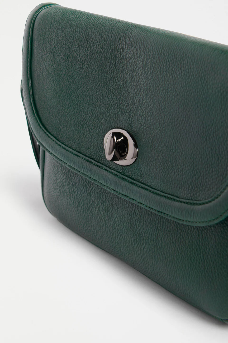 Unden Crossbody Bag . Forest Green