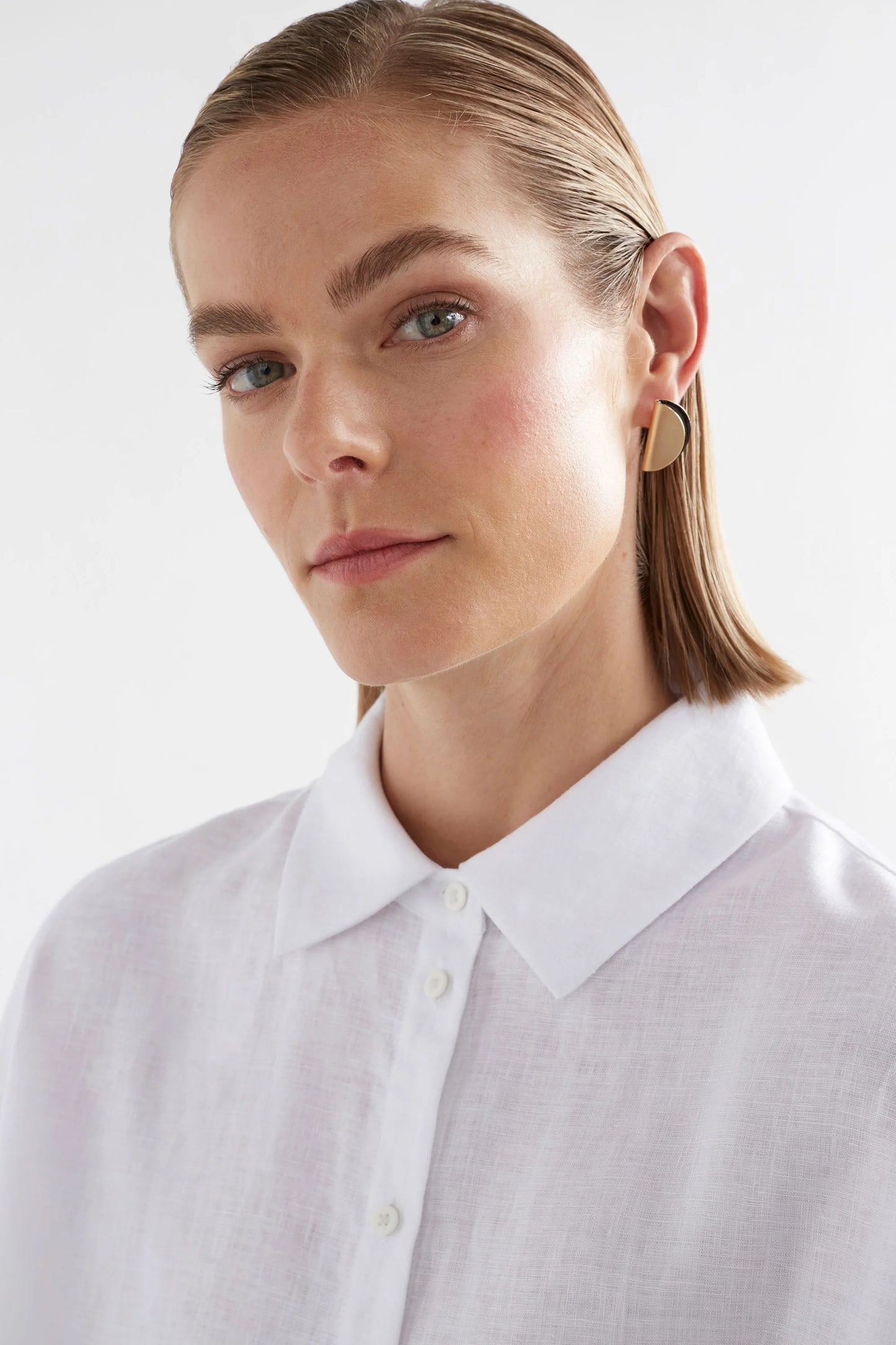 Earrings . Vikta Folded Half Moon . Black