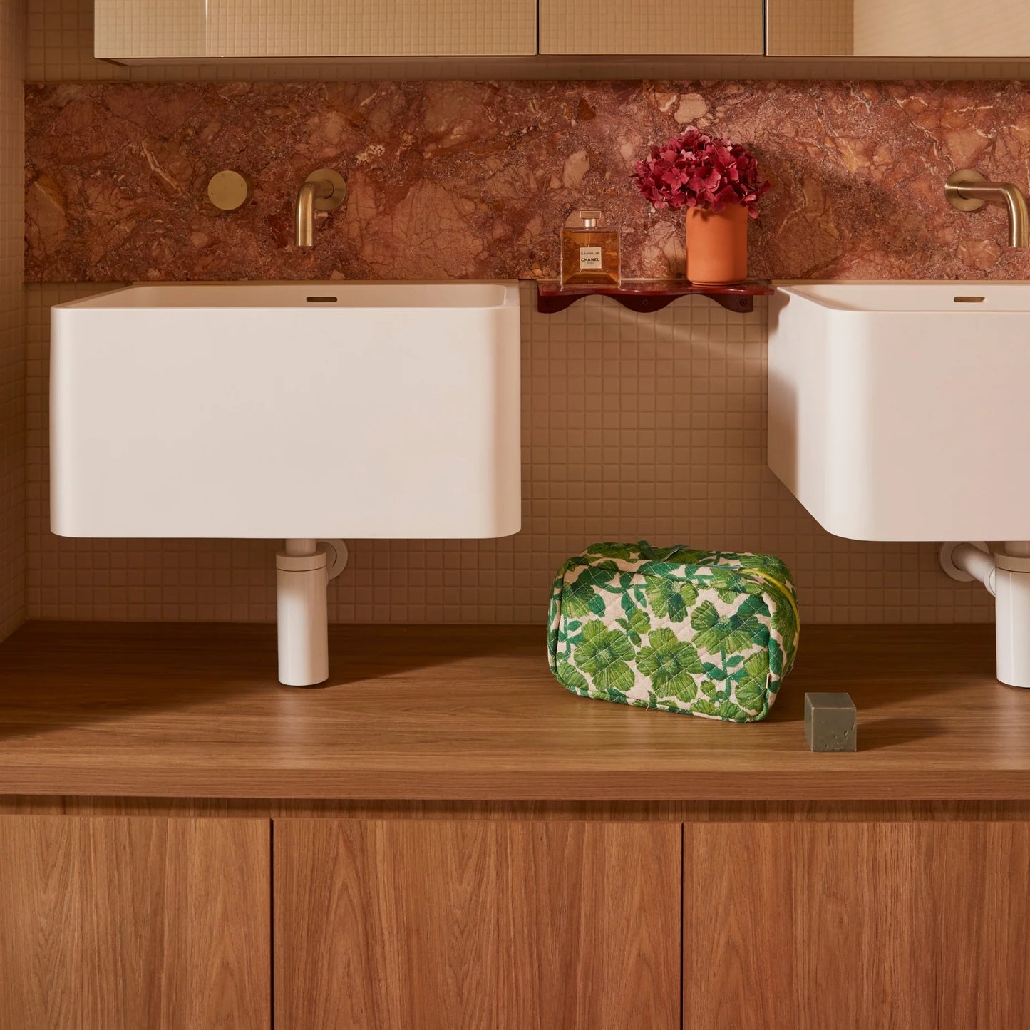 Toiletry Bag . Leon Emerald