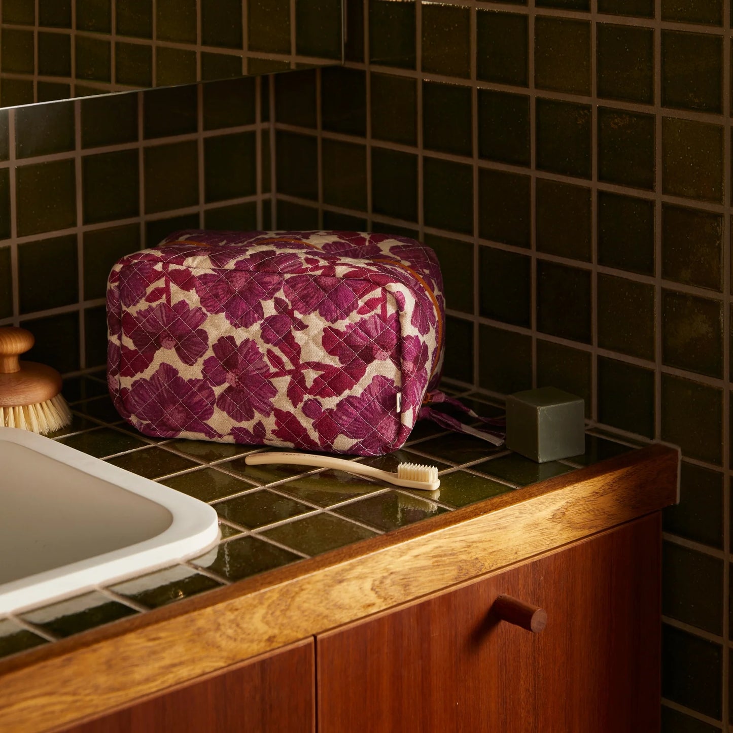 Toiletry Bag . Leon Lilac