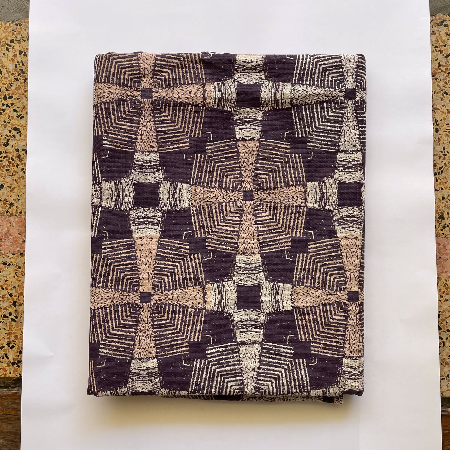 Table cloth . Geometric . Aubergine