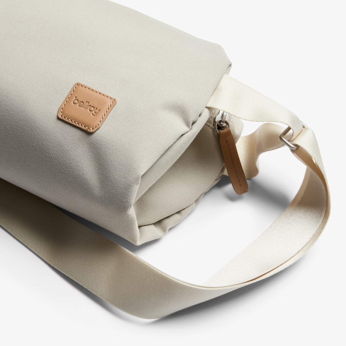 Bellroy Classic Sling 7L . Tahini