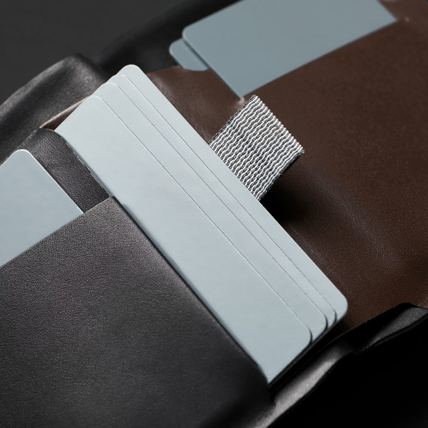 Bellroy Apex Note Sleeve . Raven