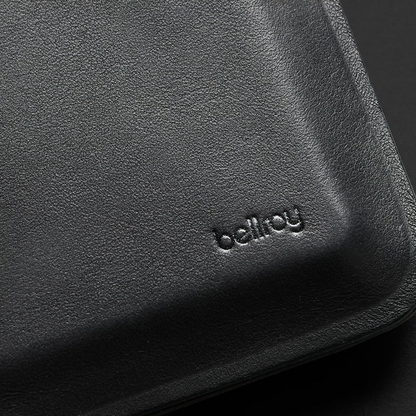 Bellroy Apex Note Sleeve . Raven