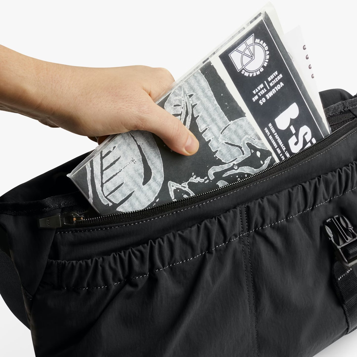 Bellroy Cinch Messenger . Black