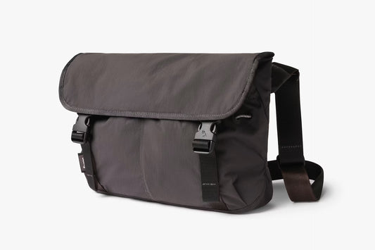 Bellroy Cinch Messenger . Charcoal