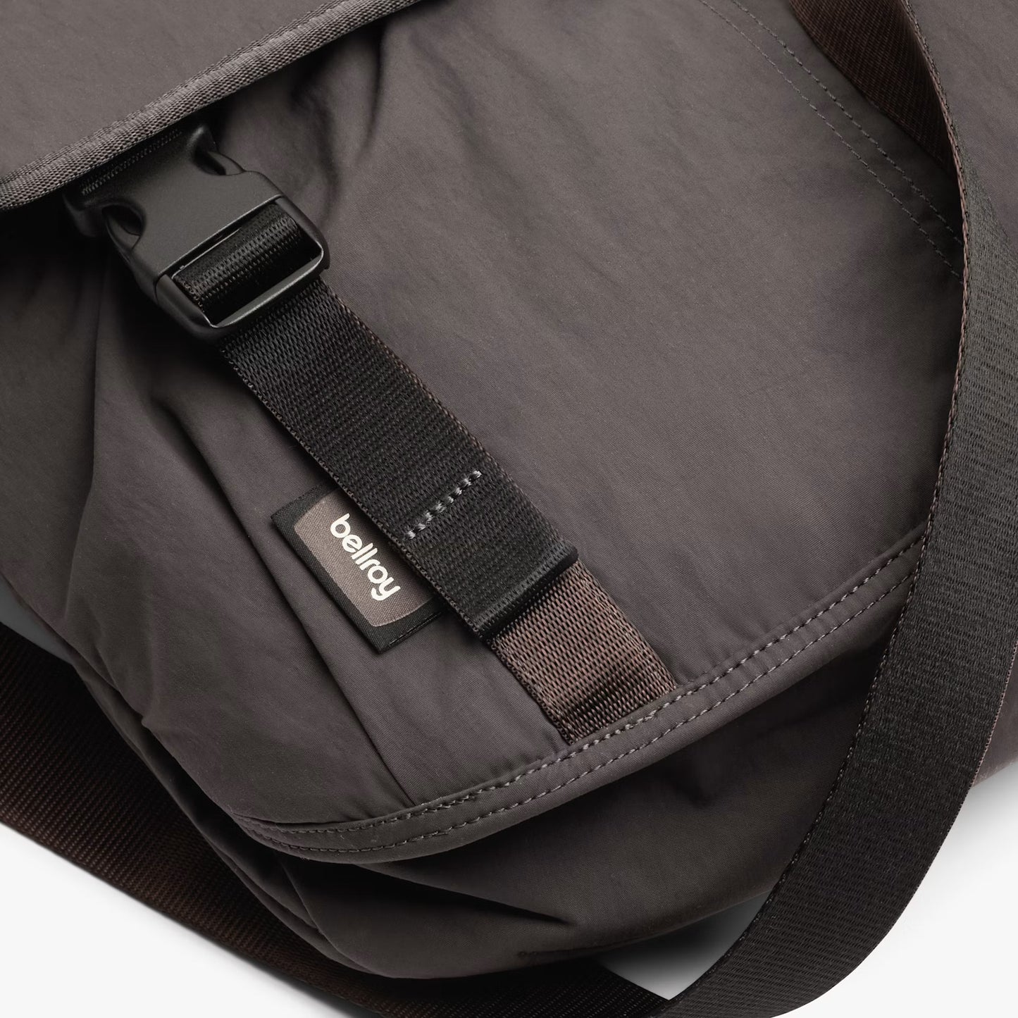 Bellroy Cinch Messenger . Charcoal