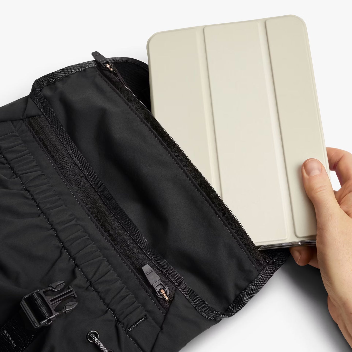 Bellroy Cinch Mini Messenger 6L . Black