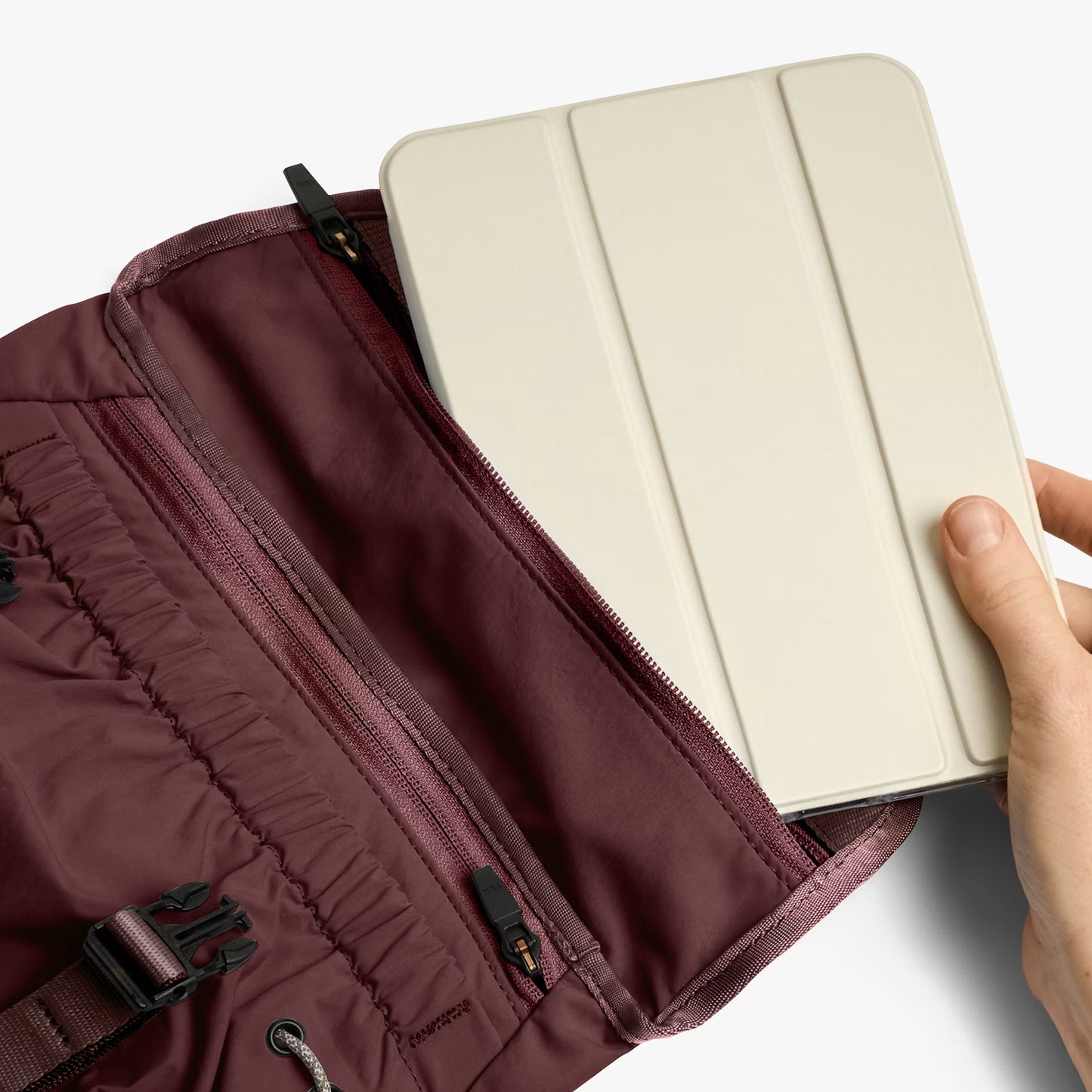 Bellroy Cinch Mini Messenger 6L . Burgundy