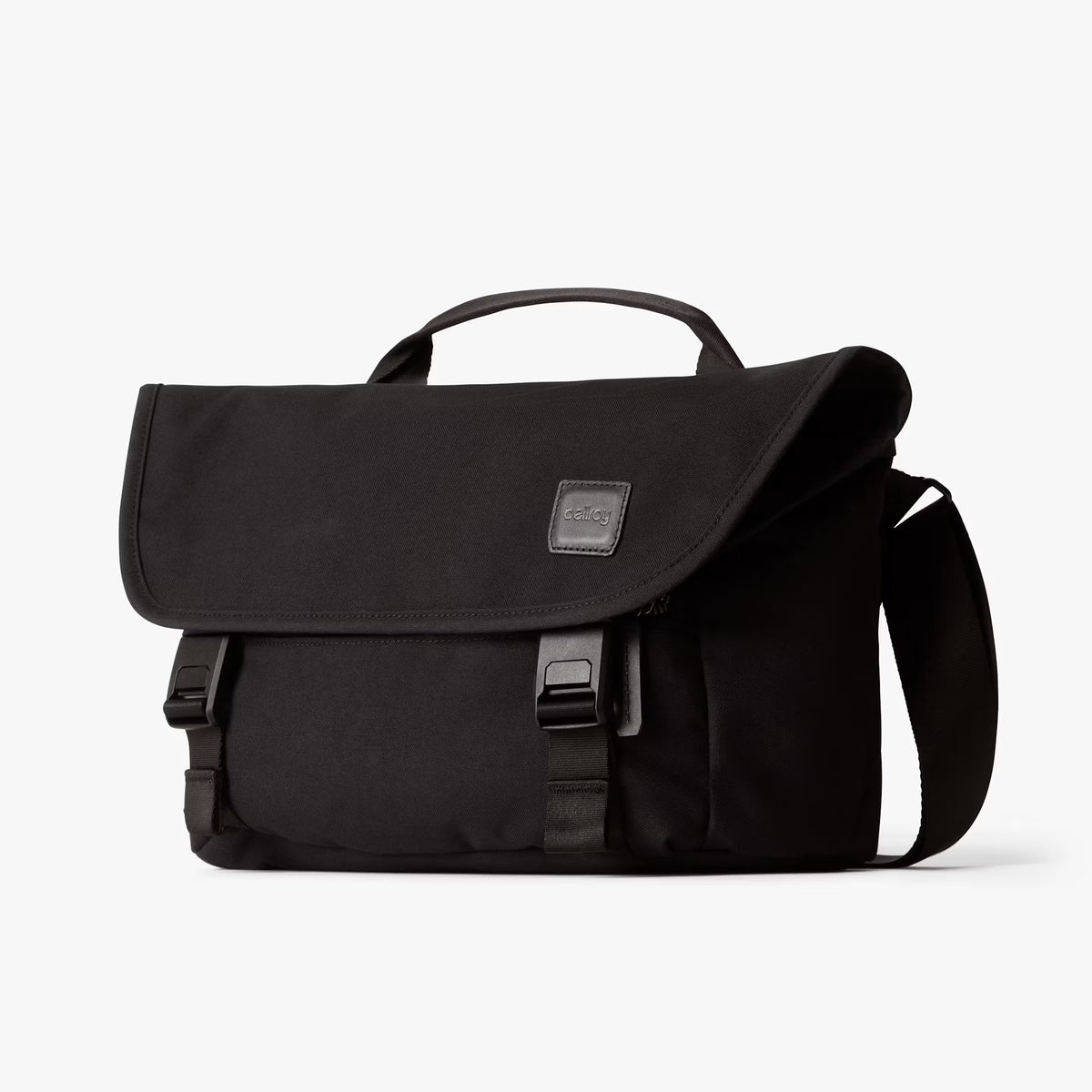 Bellroy Classic Messenger Gaming Edition . Black