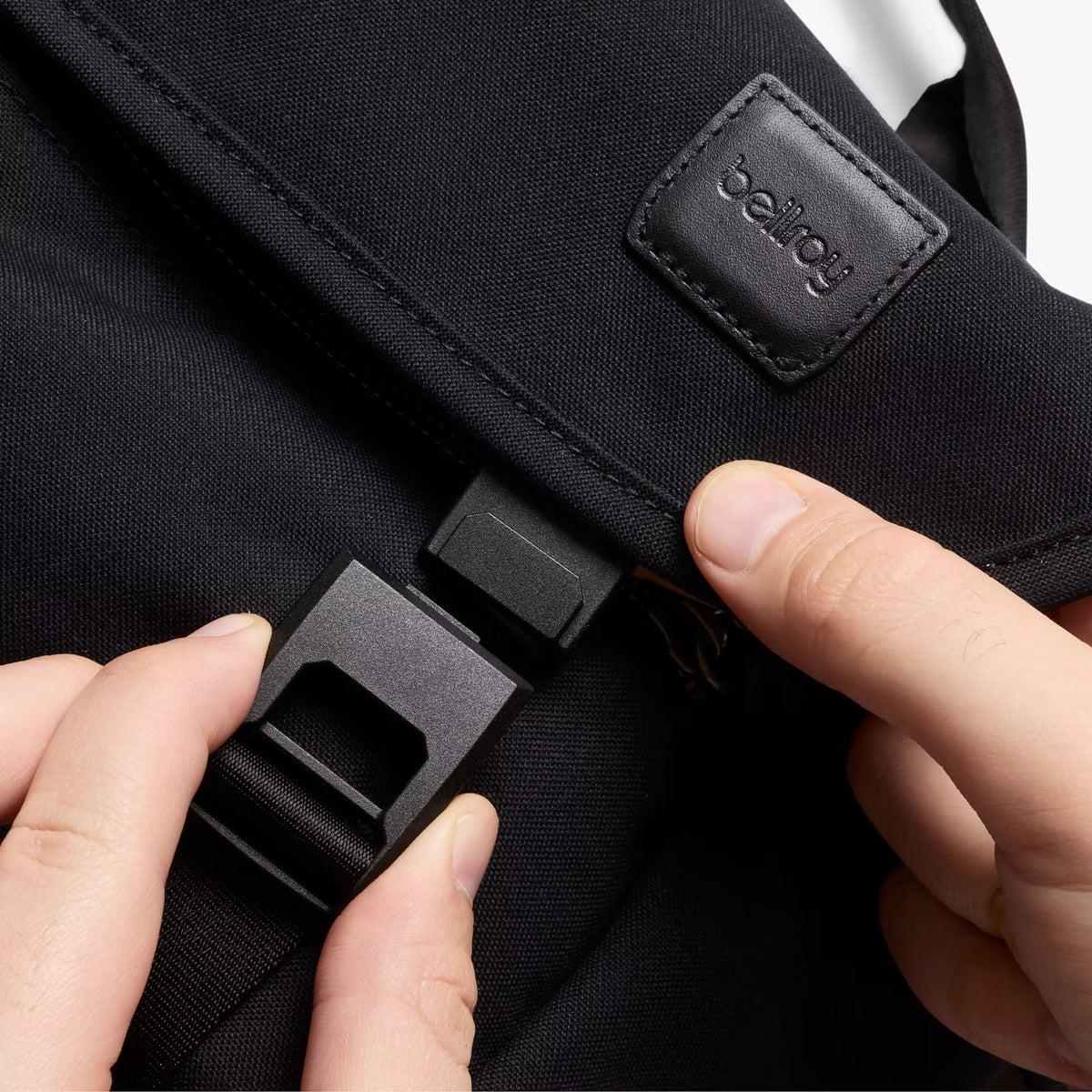Bellroy Classic Messenger Gaming Edition . Black