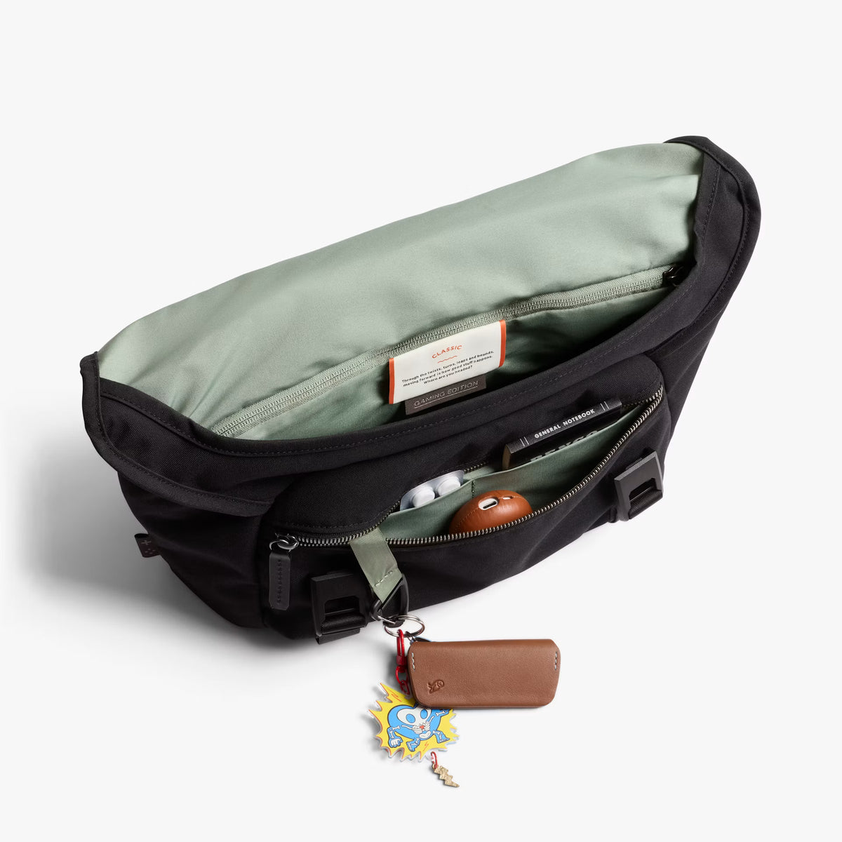 Bellroy Classic Messenger Gaming Edition . Black
