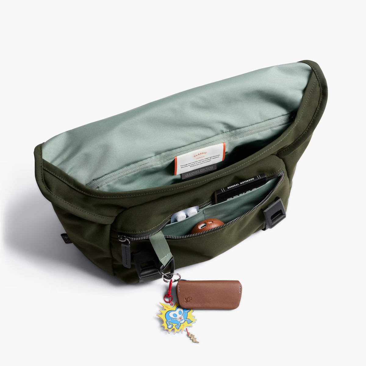 Bellroy Classic Messenger Gaming Edition . Olive
