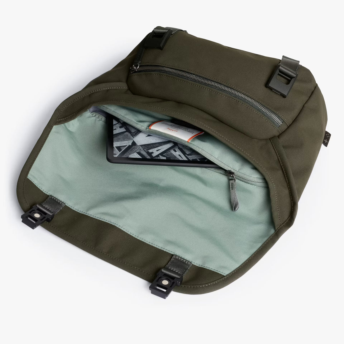 Bellroy Classic Messenger Gaming Edition . Olive