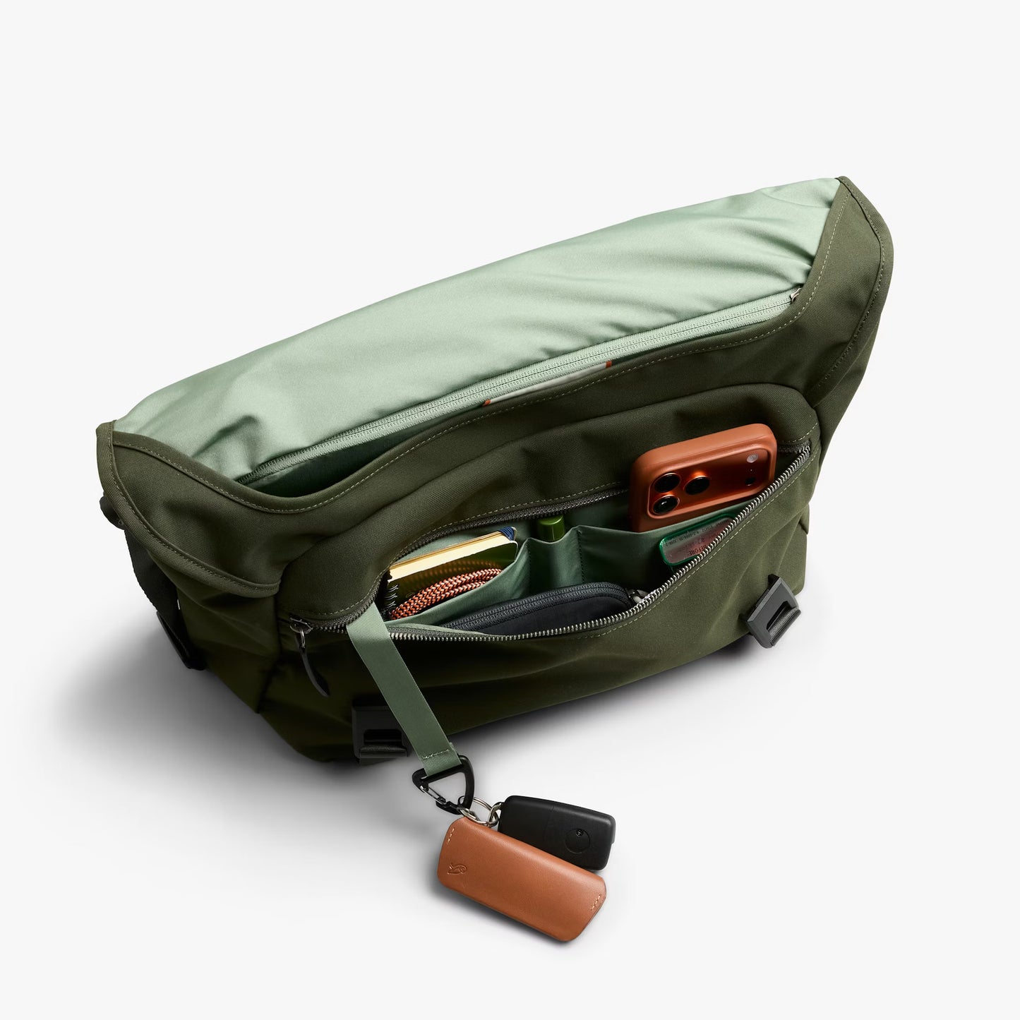 Bellroy Classic Messenger . Olive
