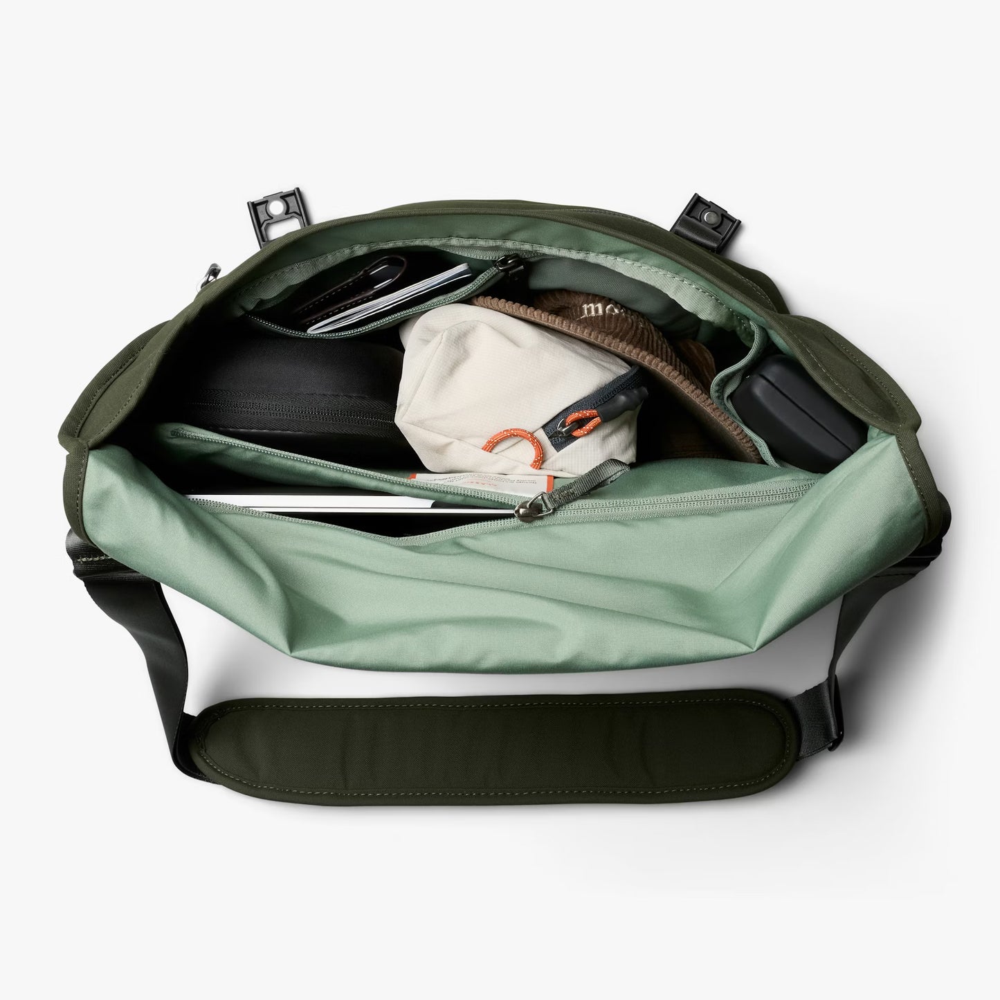 Bellroy Classic Messenger . Olive