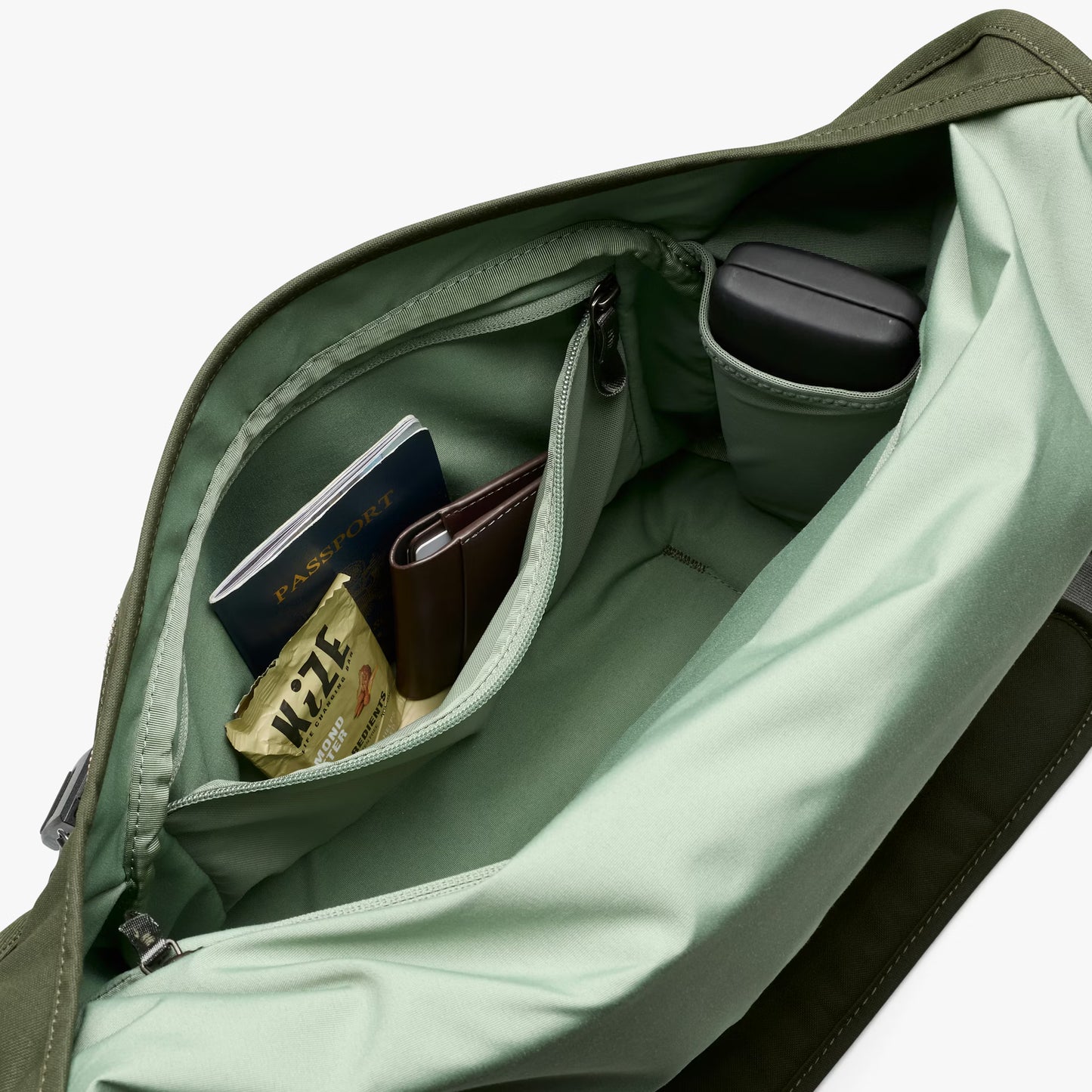 Bellroy Classic Messenger . Olive