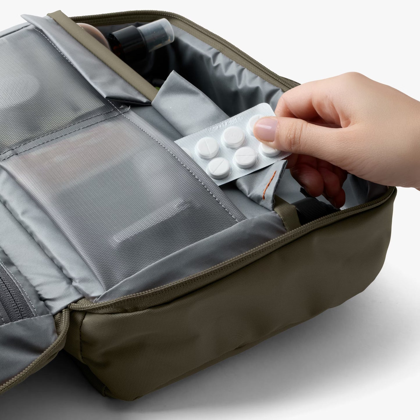 Bellroy Hanging Toiletry Kit Plus . Sea Kelp