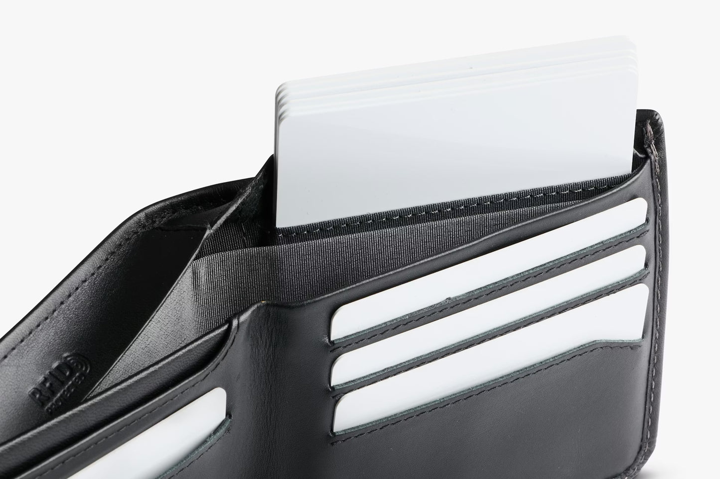 Bellroy Hide + Seek HI Wallet . Black