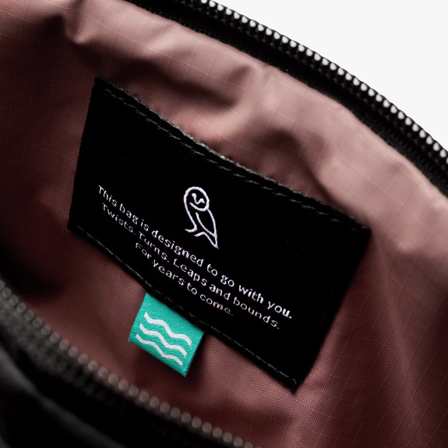 Bellroy Laneway Belt Bag . Ink