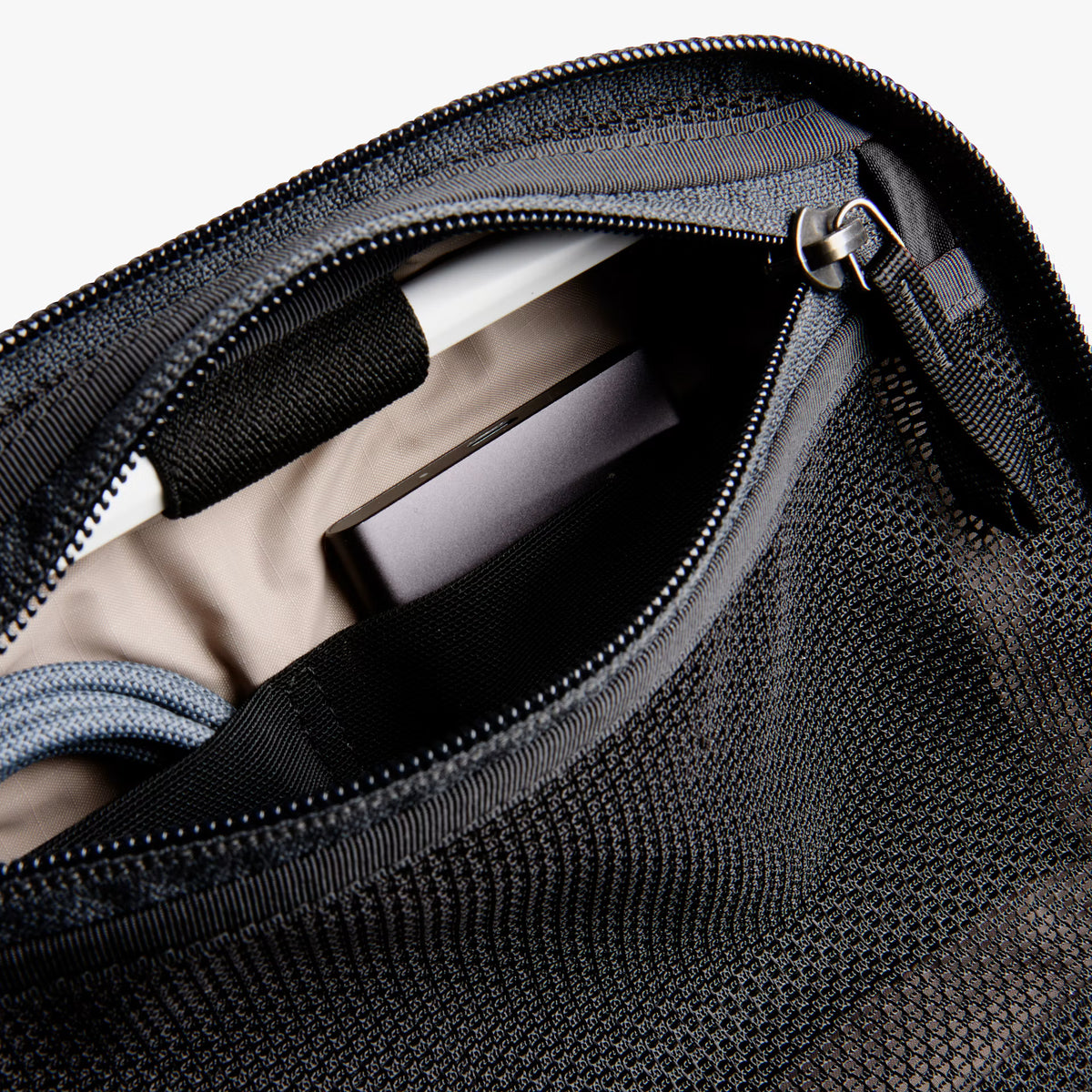 Bellroy Lite Tech Kit . Black