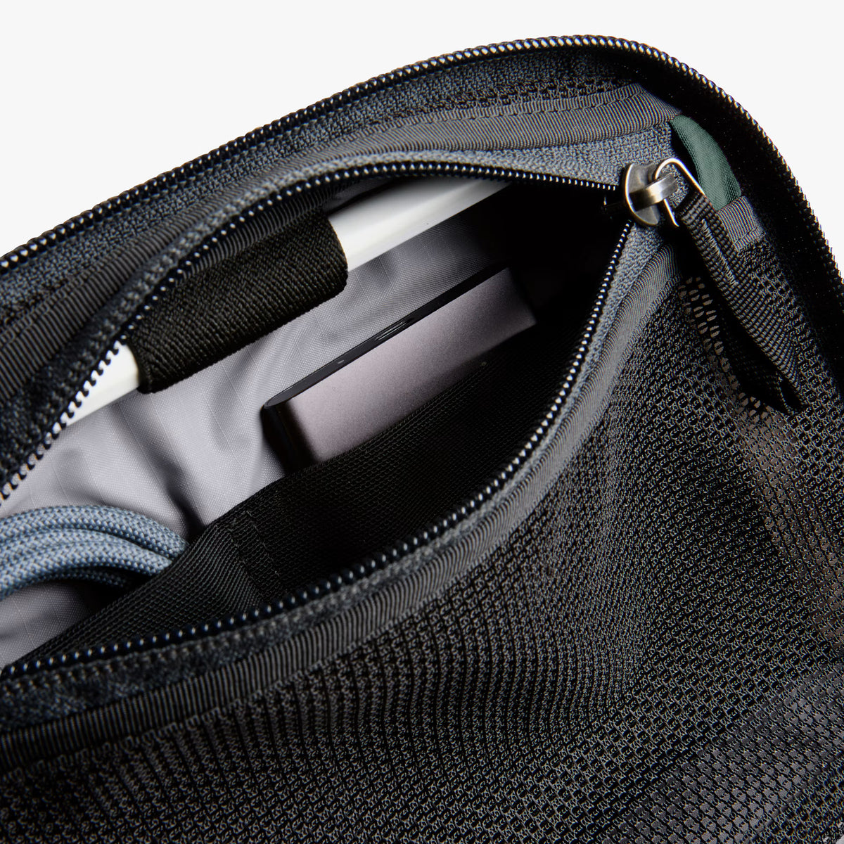 Bellroy Lite Tech Kit . Spruce