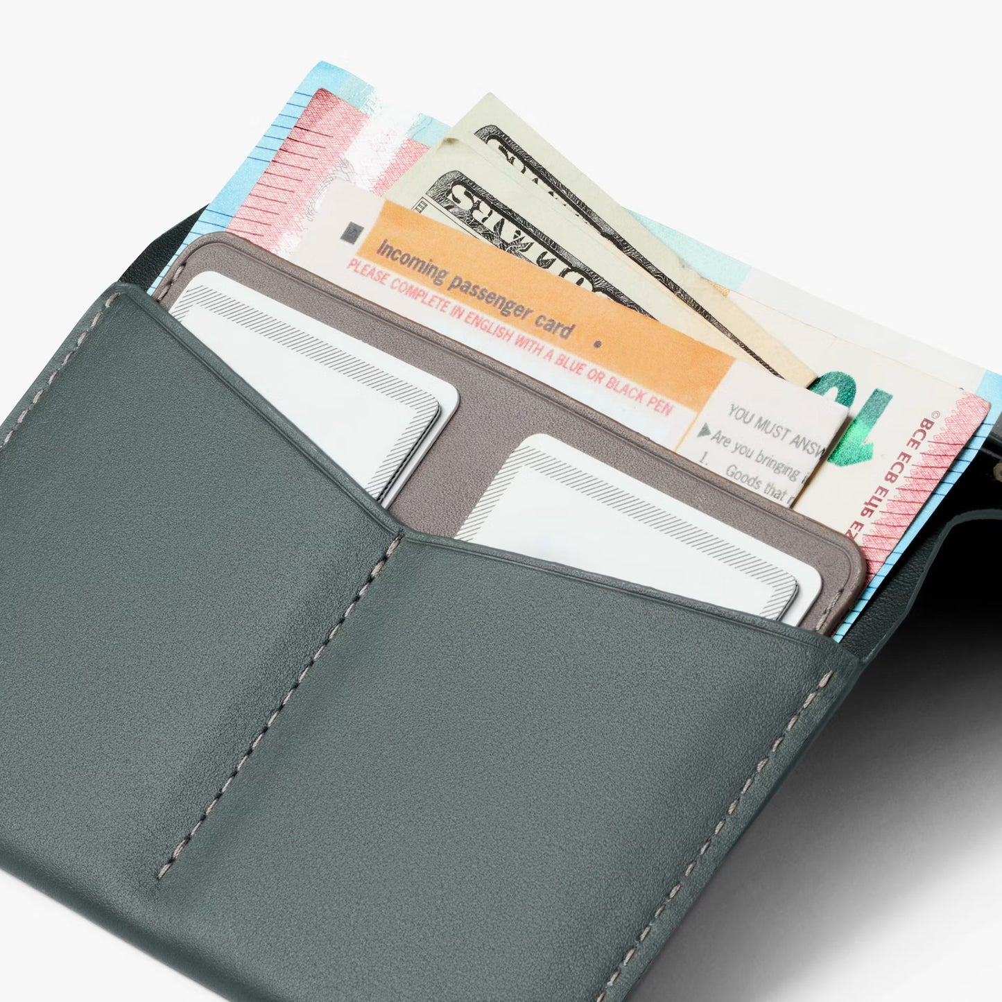 Bellroy Passport Holder . Everglade