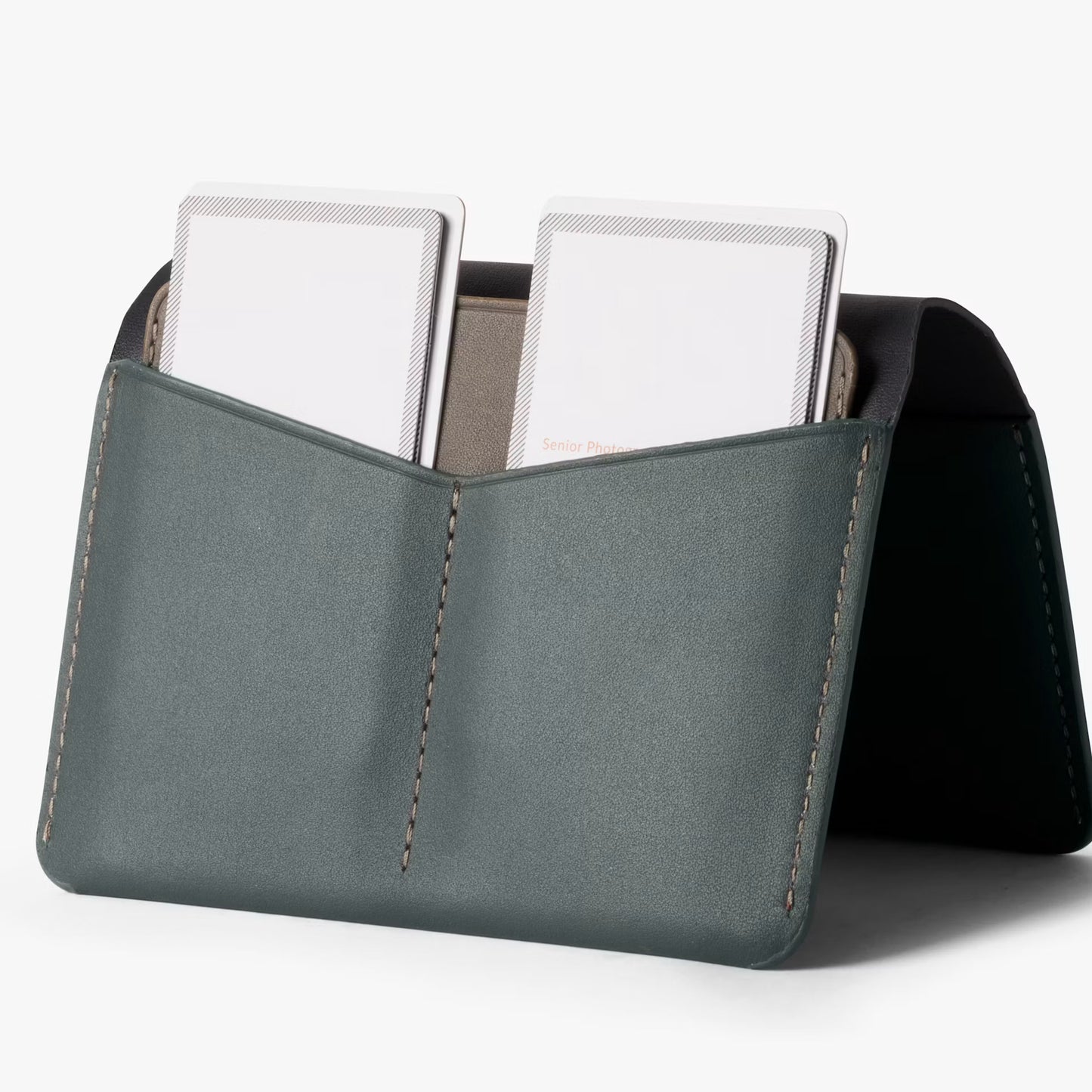 Bellroy Passport Holder . Everglade