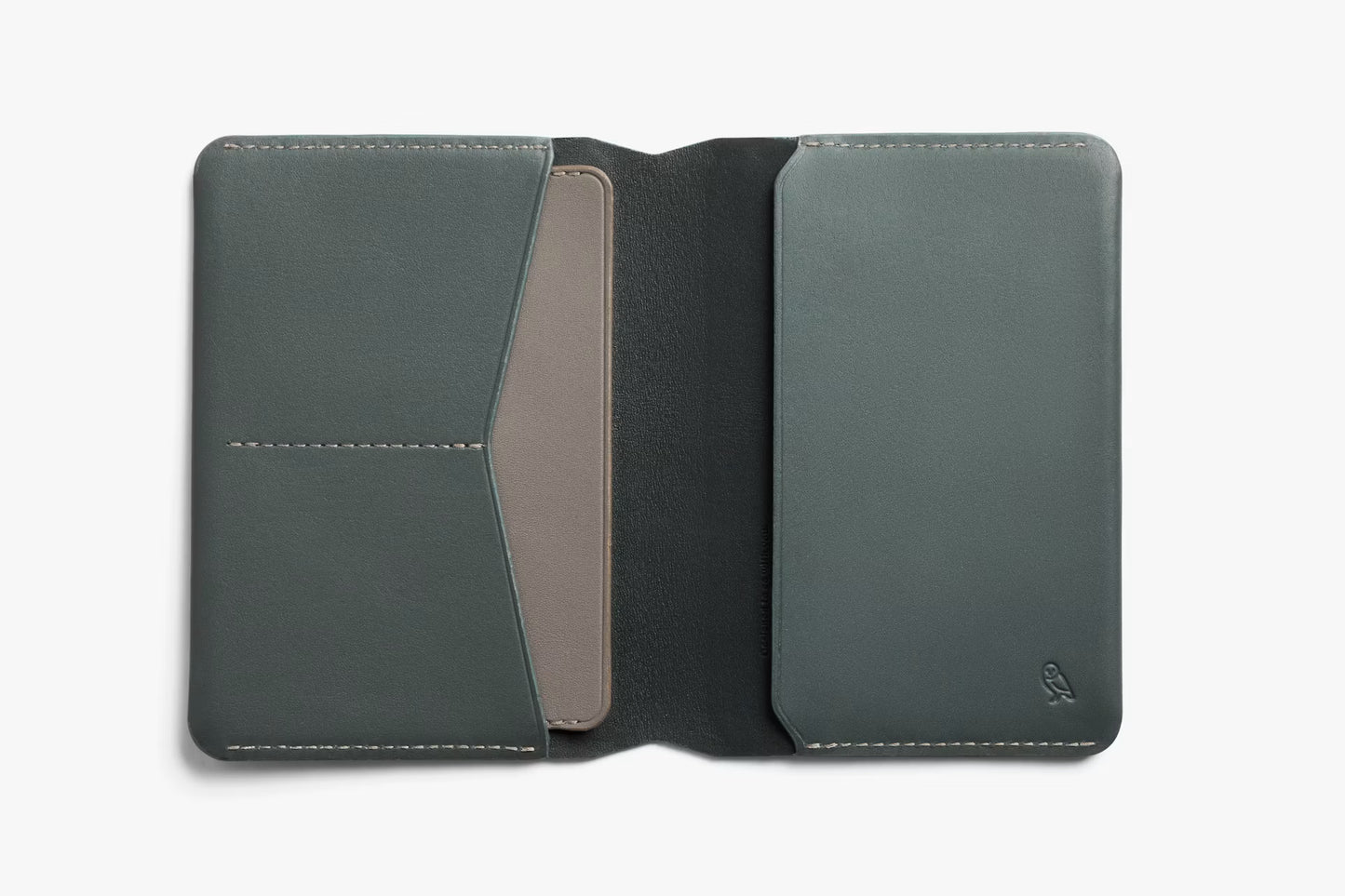 Bellroy Passport Holder . Everglade