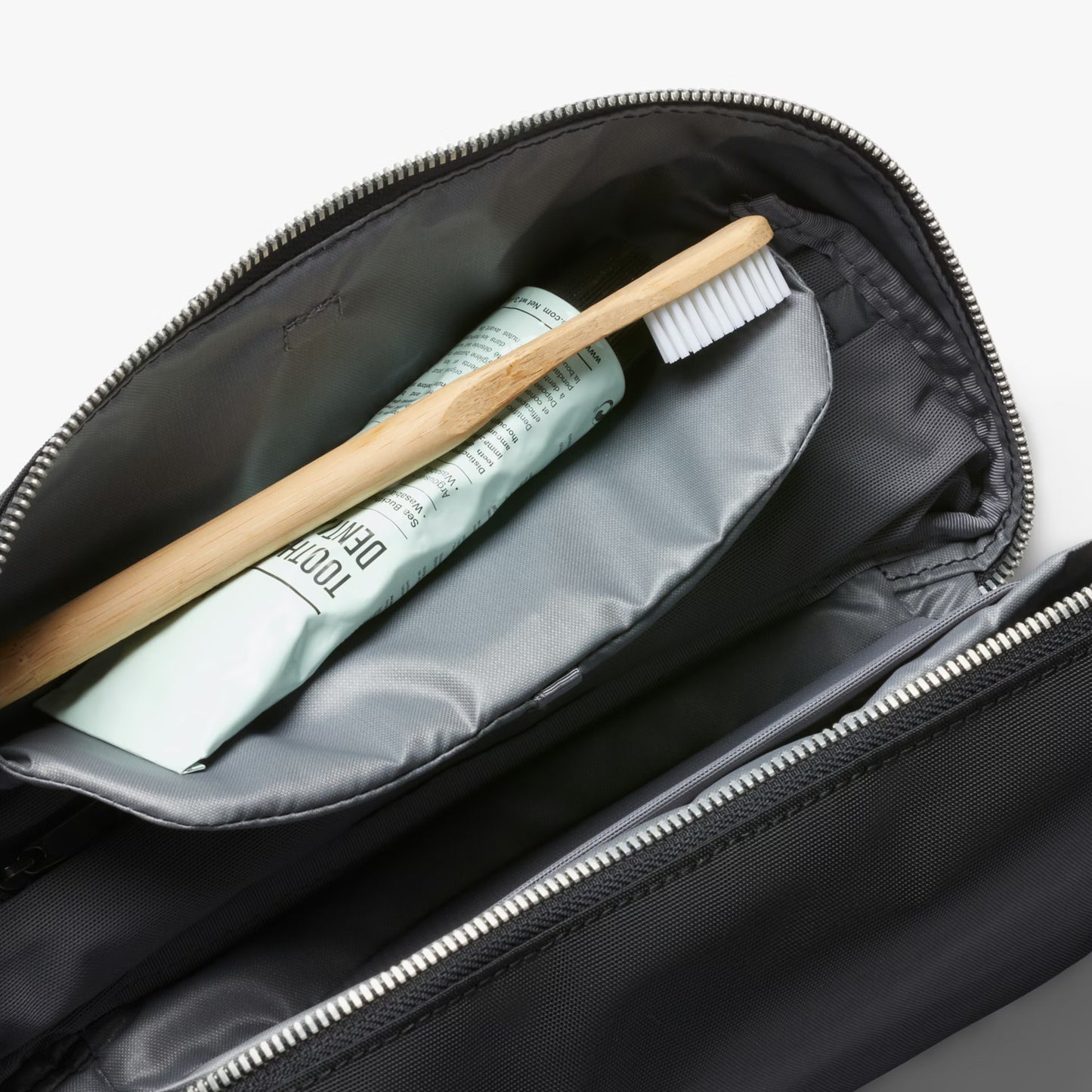 Bellroy Toiletry Kit Plus . Black
