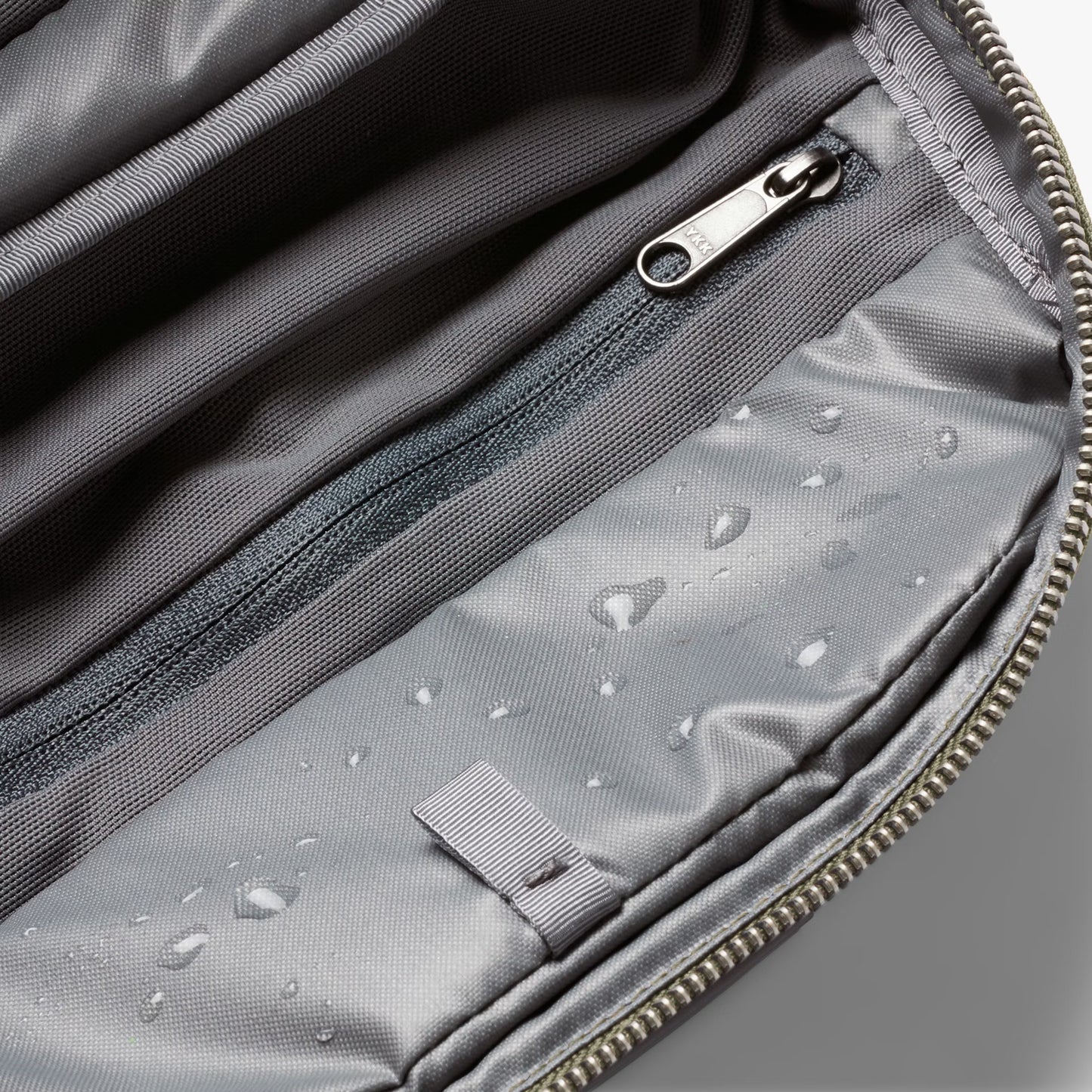 Bellroy Toiletry Kit Plus . Sea Kelp