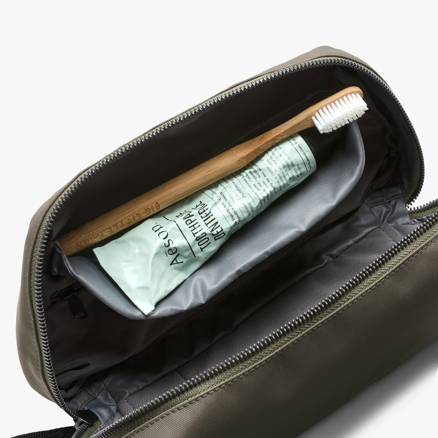 Bellroy Toiletry Kit Plus . Sea Kelp
