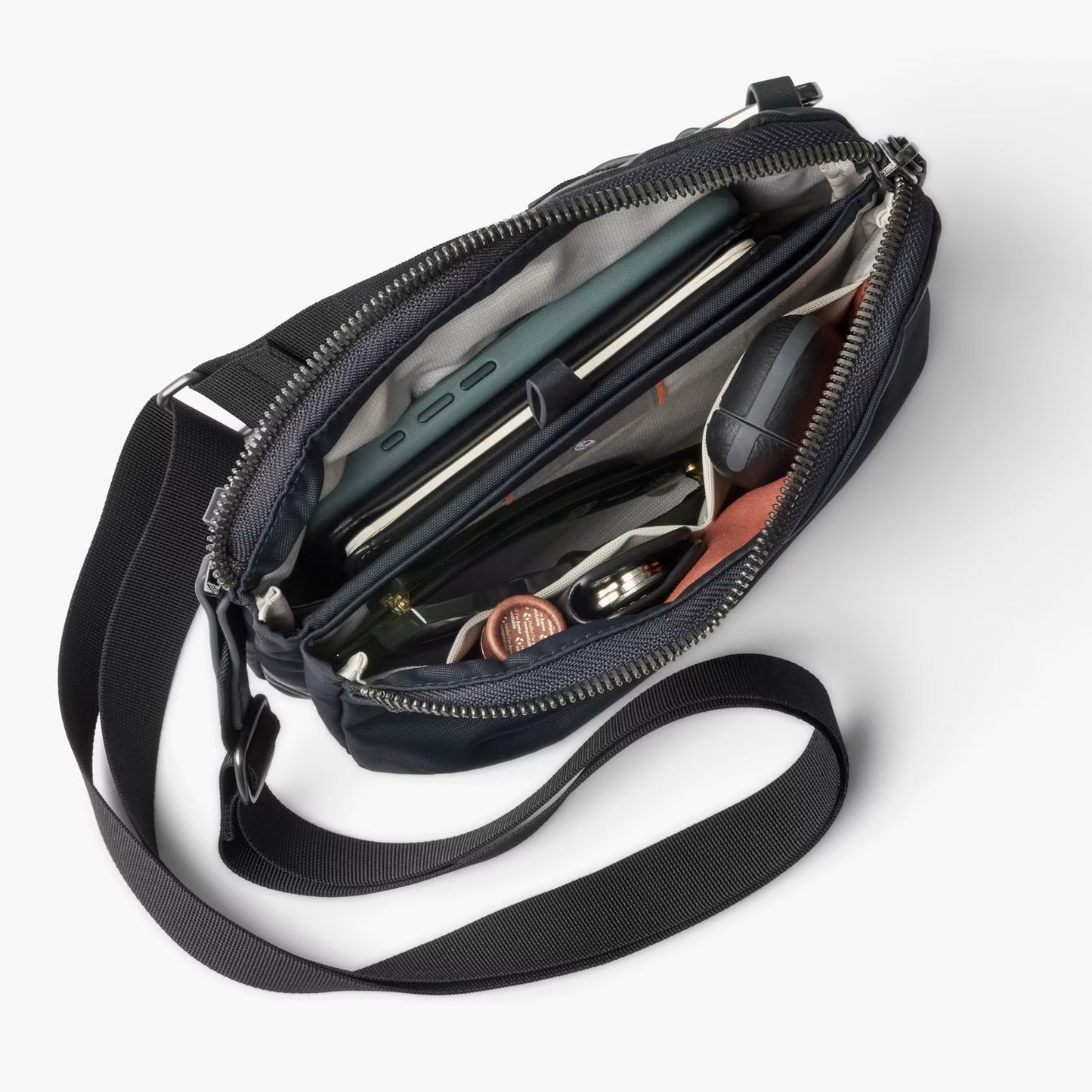 Bellroy Tokyo Side Bag . Navy