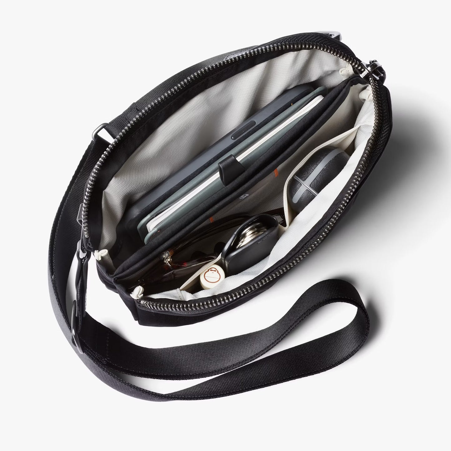 Bellroy Tokyo Side Bag . Raven