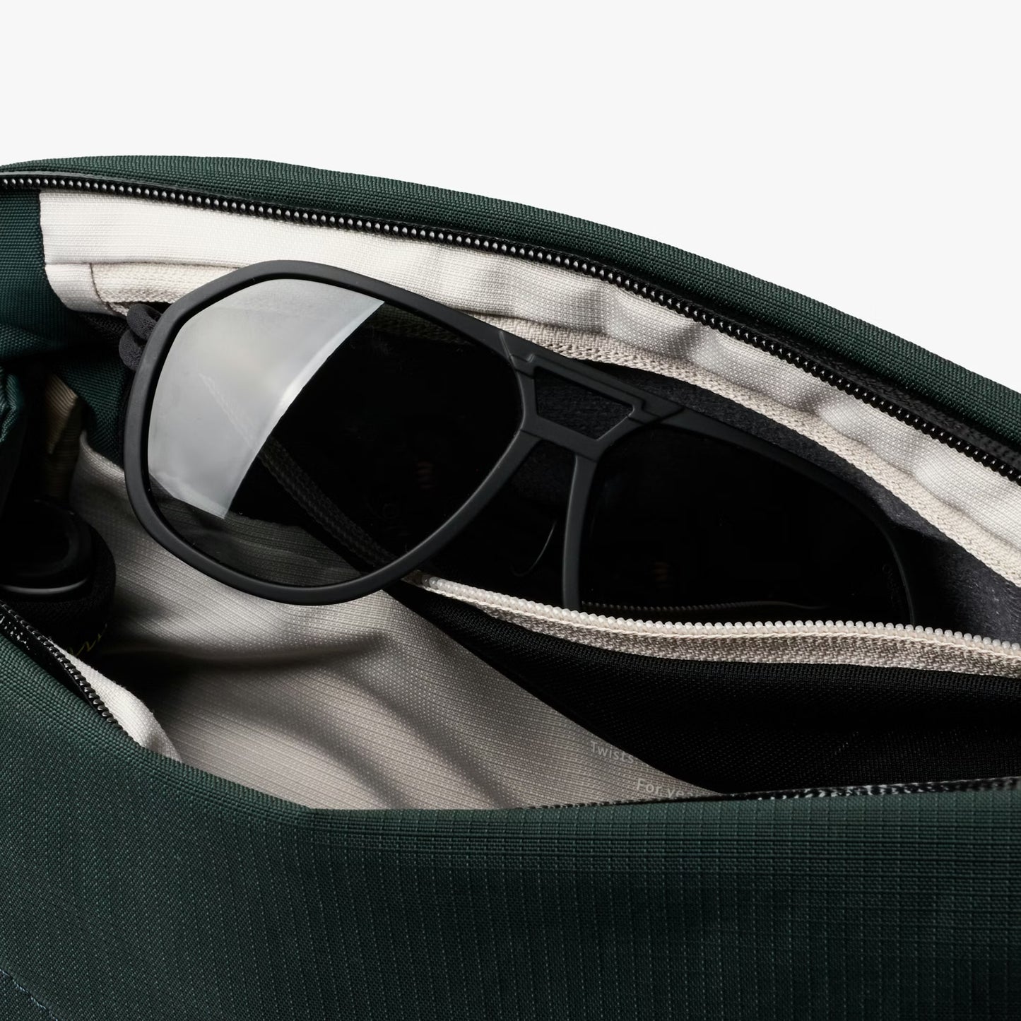 Bellroy Venture Sling 9L . Deep Ocean