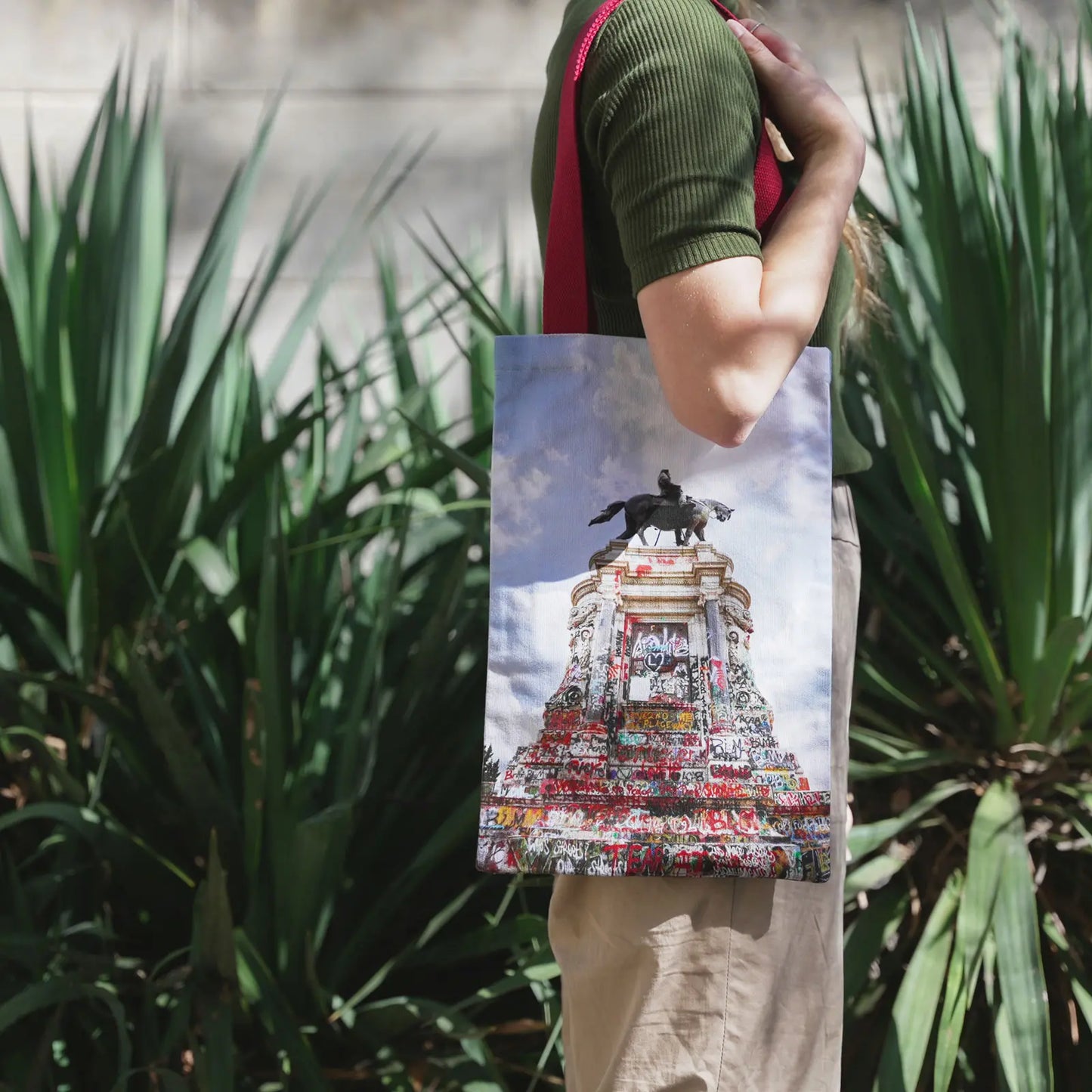Catherine Opie, Monument Bag . Untitled #4, Richmond, Virginia