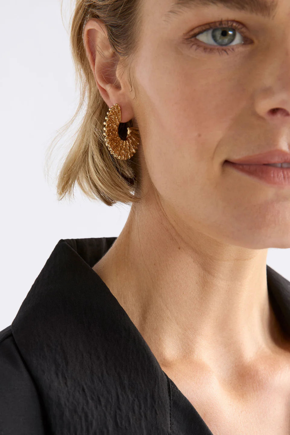 Earrings . Krusen Hoop Gold