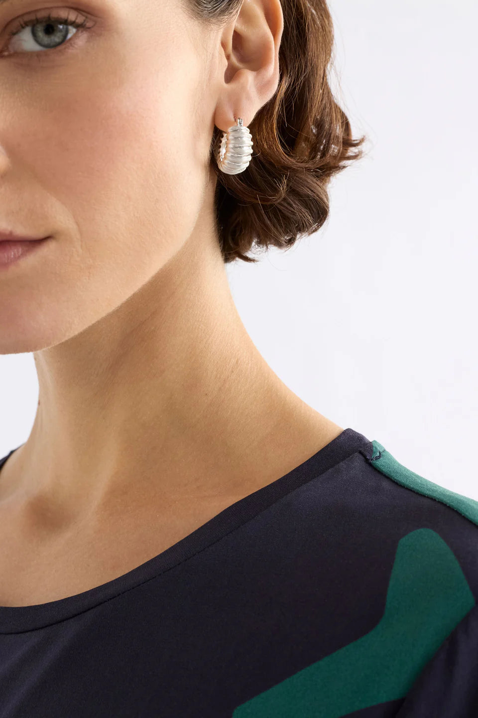 Earrings . Ellin Hoop Gold