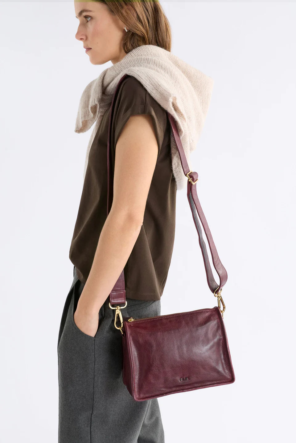 Halben Crossbody Bag . Bordeaux