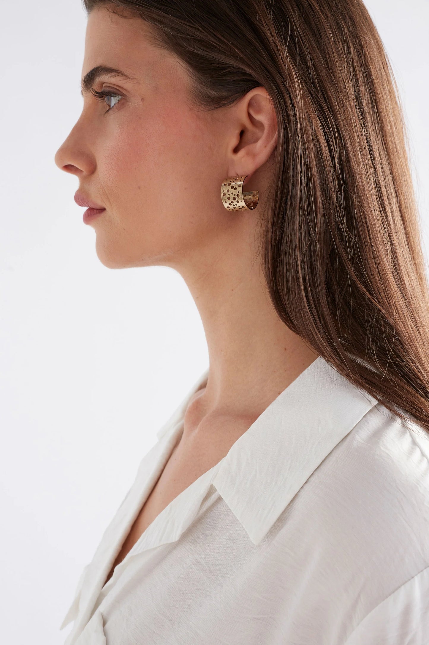 Earrings . Hulle Tiny Hoop