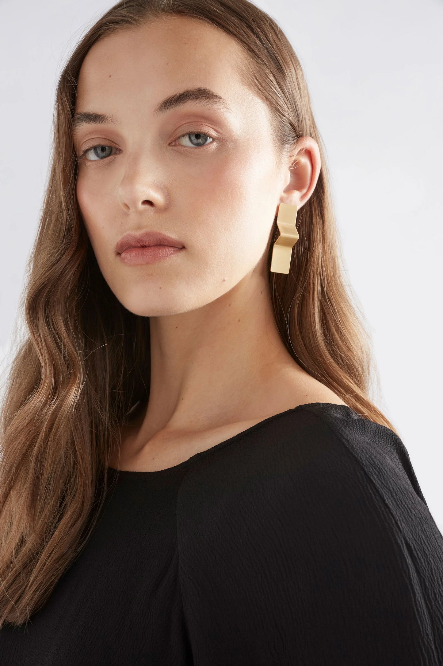 Earrings . Saha Drop . Gold