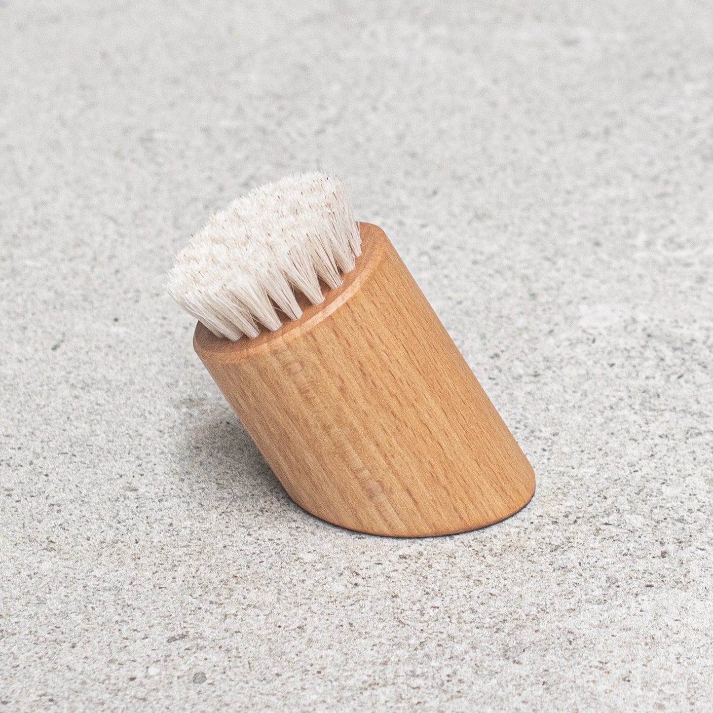 Face Brush Standing