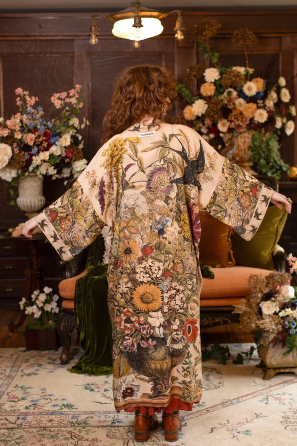 Opera Kimono . Golden Hour