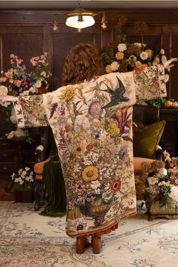 Opera Kimono . Golden Hour