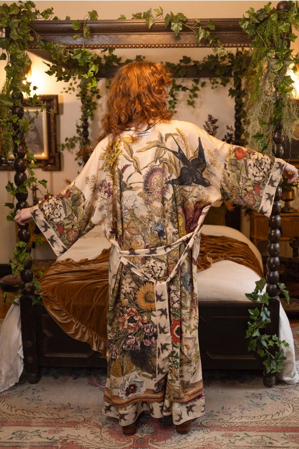 Opera Kimono . Golden Hour