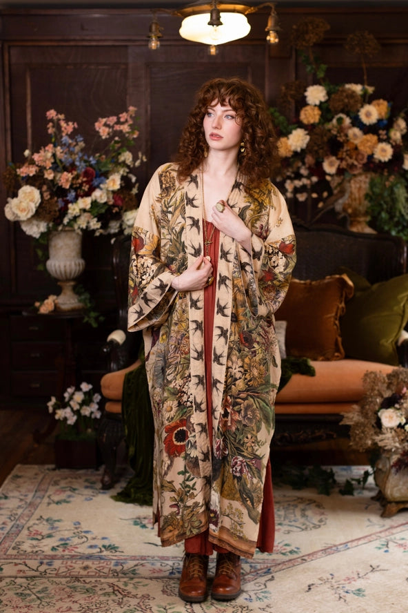 Opera Kimono . Golden Hour